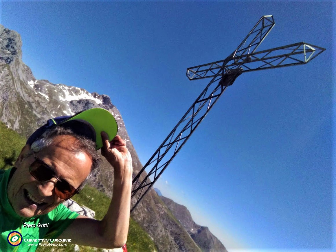 42 Alla croce del Vindiolo (2056 m).jpg